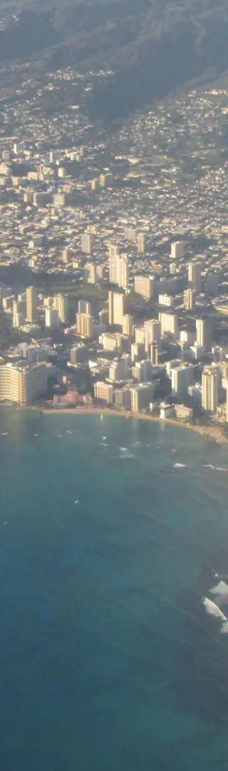 Anflug auf Honolulu mit Sicht auf den Waikiki Beach